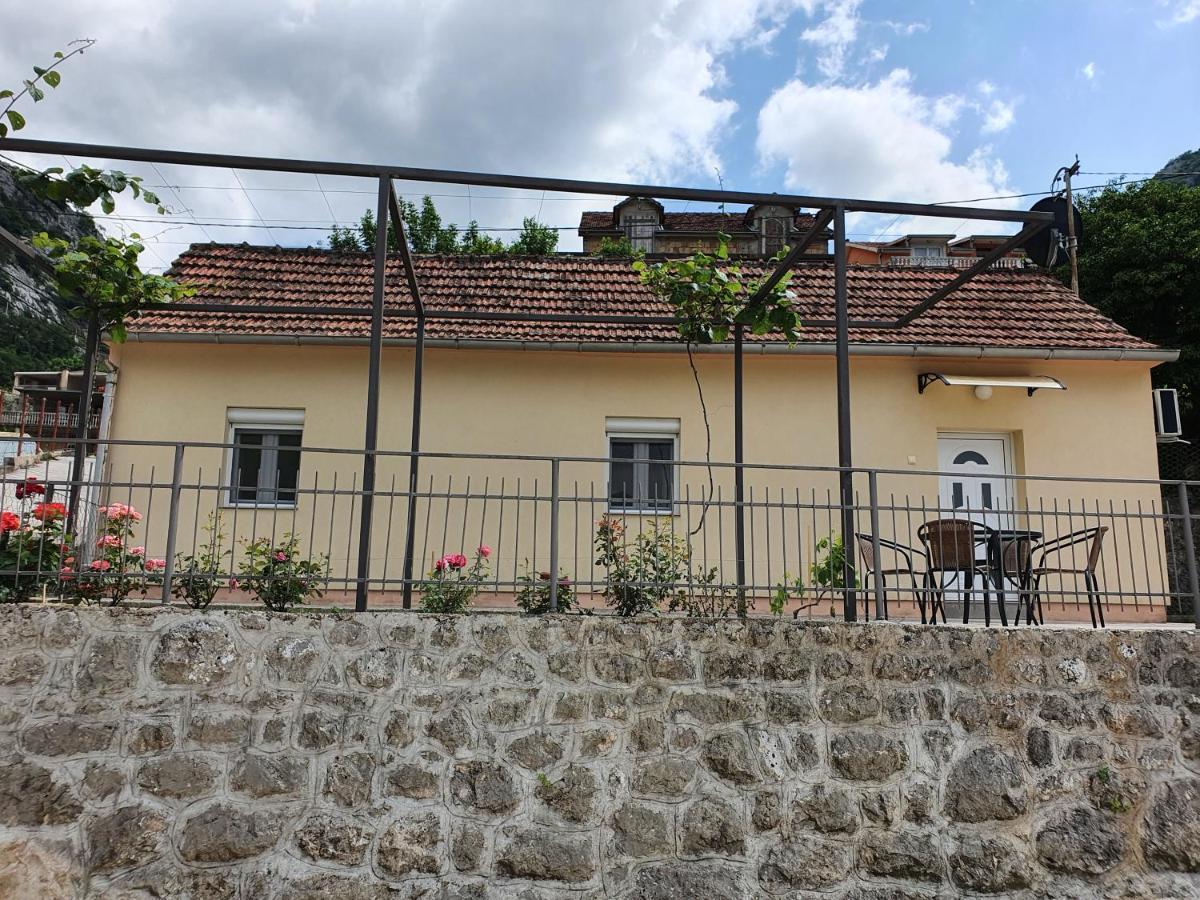 Apartment Marta Котор Екстер'єр фото