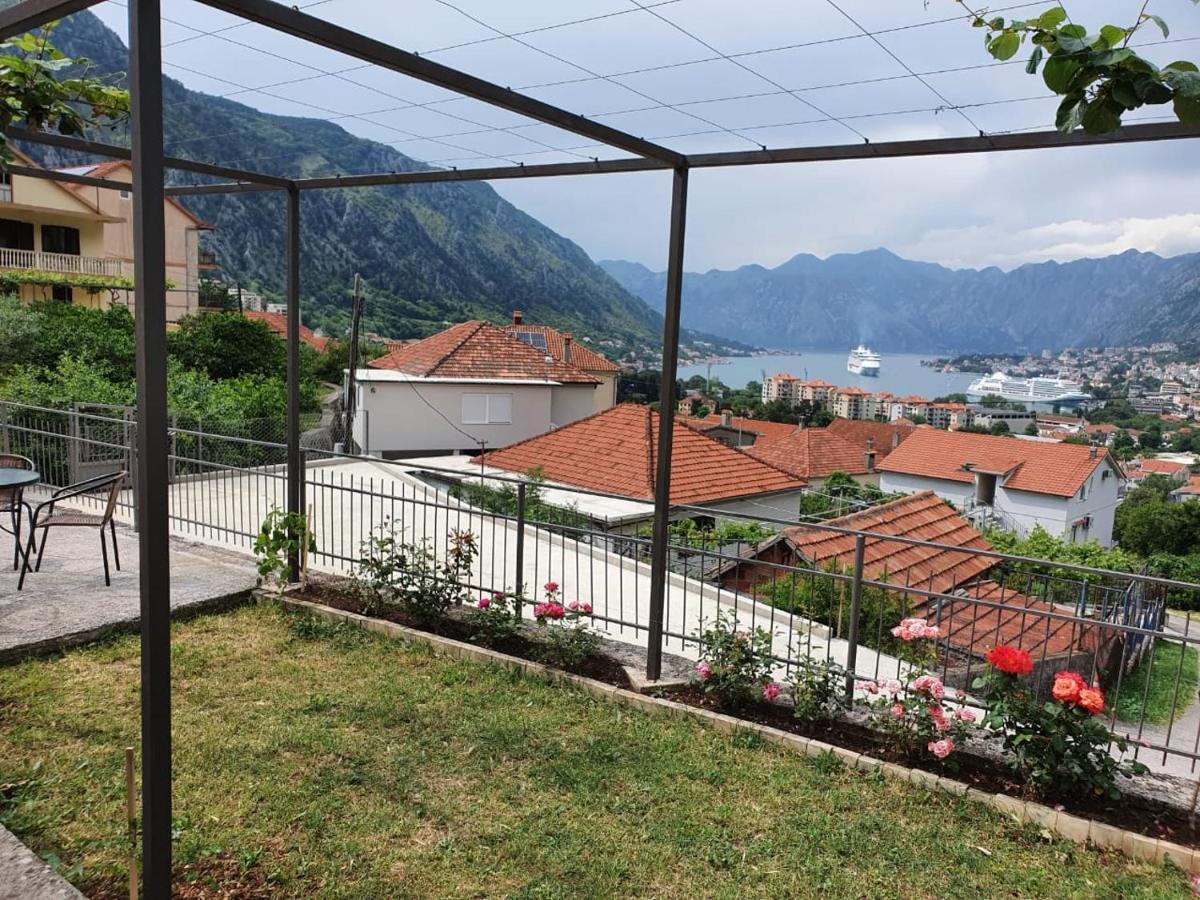 Apartment Marta Котор Екстер'єр фото