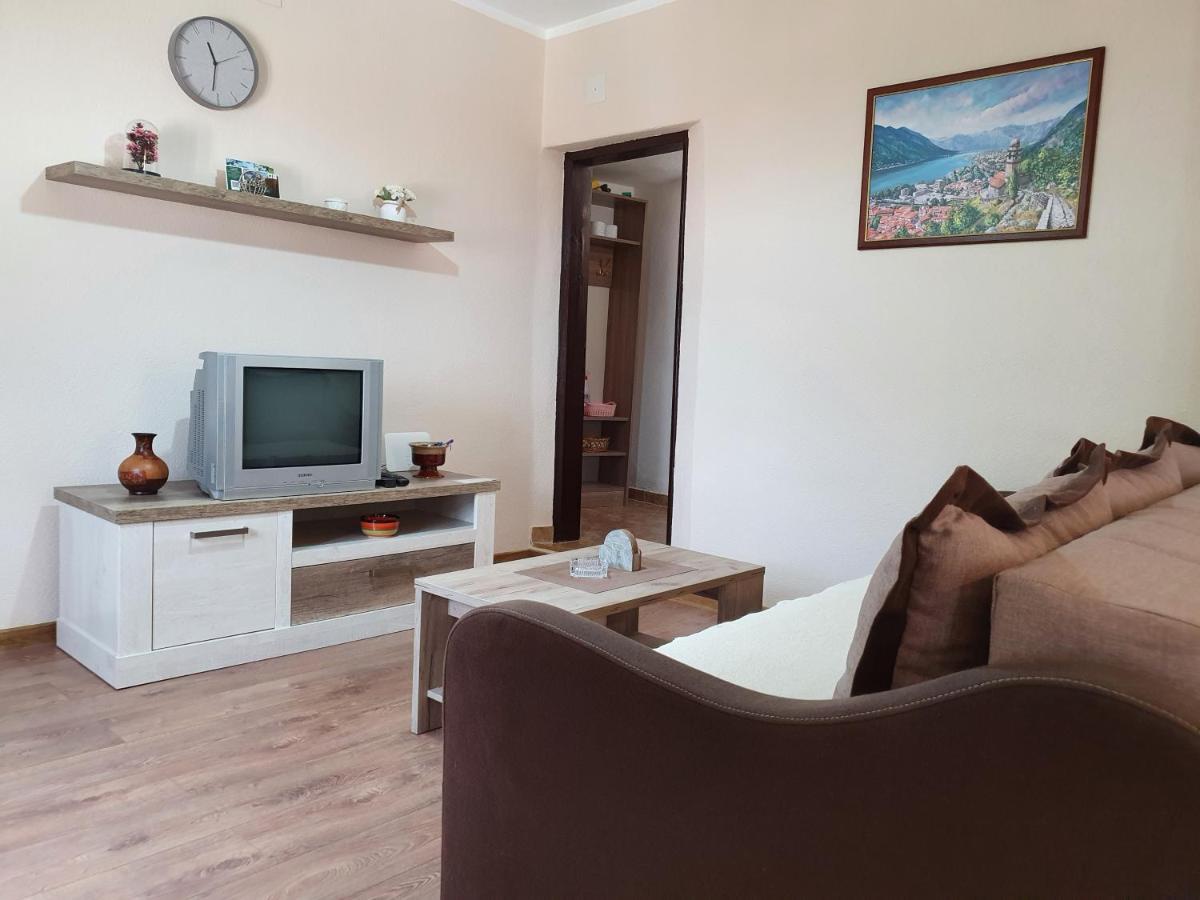 Apartment Marta Котор Екстер'єр фото