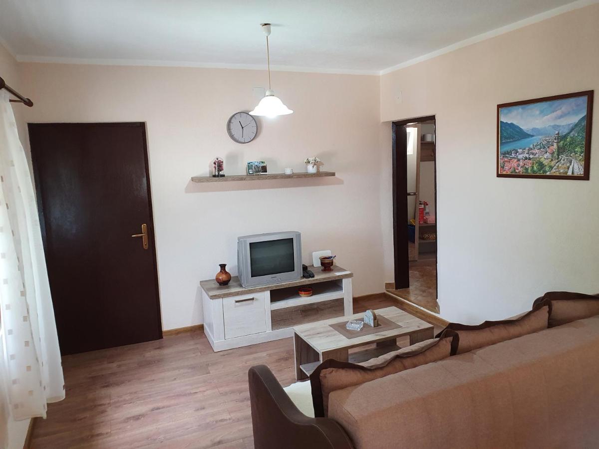 Apartment Marta Котор Екстер'єр фото